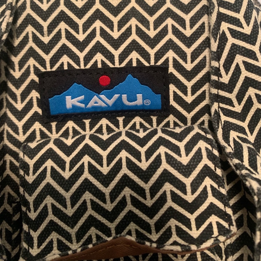 KAVU Rope Shoulder Bag: Great Chevron Pattern! - Picture 6 of 8
